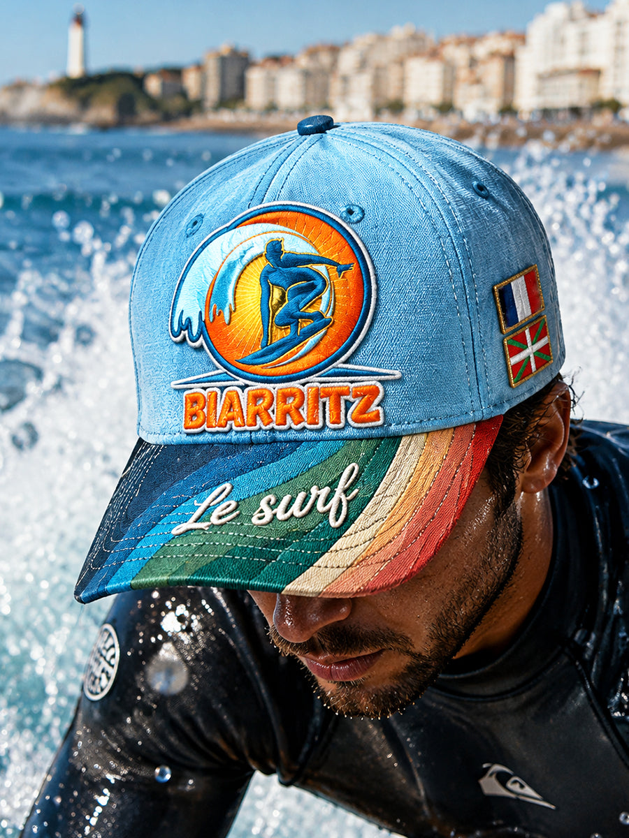 Chapeau décontracté au style cool, imprimé graffiti sur fond bleu ciel basque français