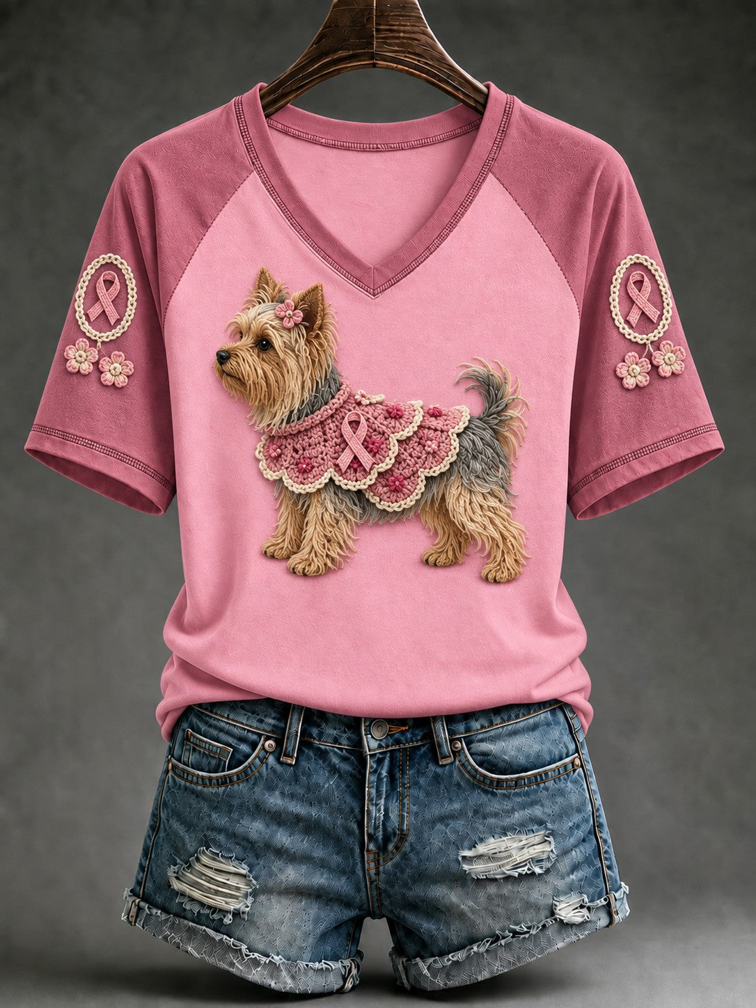 T-shirt à col en V imprimé rose pour femme Breast Cancer Dog