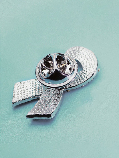 Broches en forme de ruban rose pour le cancer du sein chez la femme
