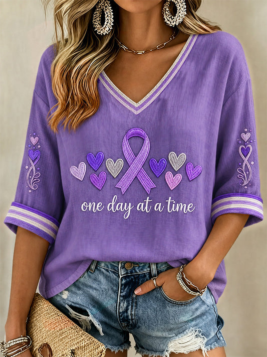 T-shirt à col en V imprimé de sensibilisation et de soutien à la cause de l’Alzheimer chez les femmes