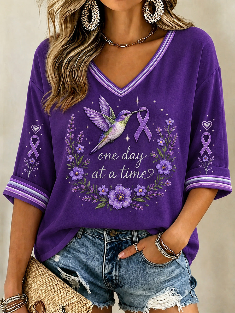 T-shirt à col en V pour femmes, imprimé floral violet et soutien à la sensibilisation à la maladie d’Alzheimer