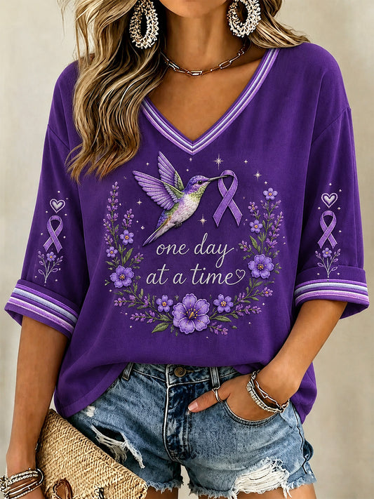 T-shirt à col en V pour femmes, imprimé floral violet et soutien à la sensibilisation à la maladie d’Alzheimer
