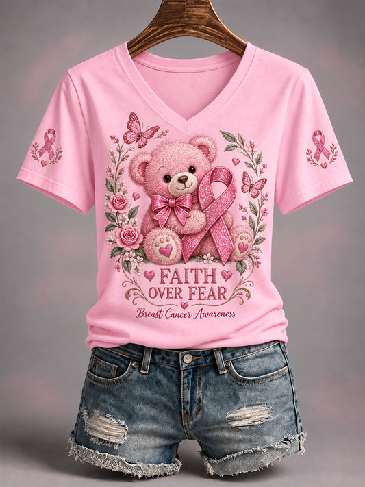 T-shirt à col en V pour femmes, avec imprimé Ours du Bonheur «En octobre, nous portons du rose », en soutien à la sensibilisation au cancer du sein
